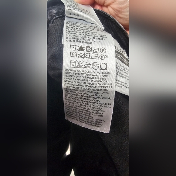 Levis Premium Women's Denim Big E Black Button Fly Ribcage Shorts Size 31 - Picture 11 of 15